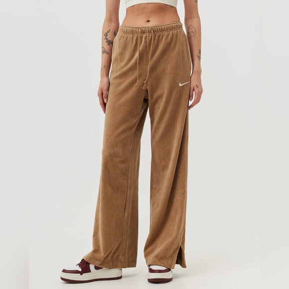 Nike Women's Sportswear Velour Wide-leg Pants size Large - Picture 1 of 12